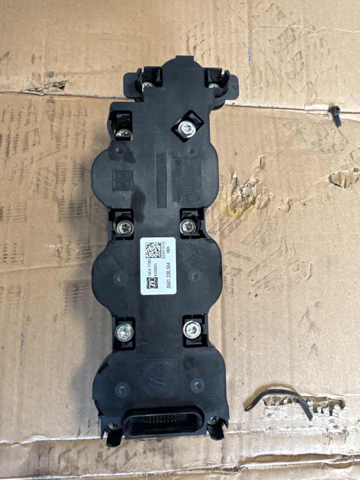 MAN CONTROL UNIT 81.32690-6072 - Caja de cambios y piezas para Camión: foto 1 MAN CONTROL UNIT 81.32690-6072 - Caja de cambios y piezas para Camión: foto 1