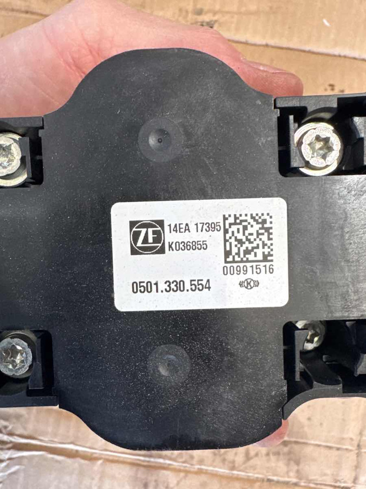 MAN CONTROL UNIT 81.32690-6072 - Caja de cambios y piezas para Camión: foto 3 MAN CONTROL UNIT 81.32690-6072 - Caja de cambios y piezas para Camión: foto 3