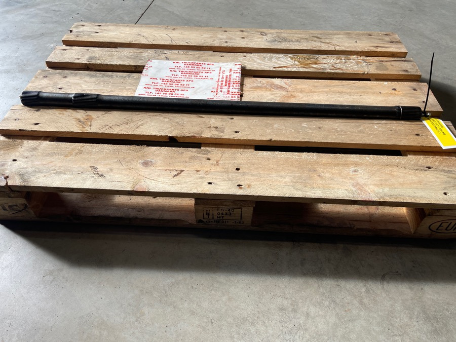 MAN HALFSHAFT 81.35502-0163 - Eje y piezas para Camión: foto 2 MAN HALFSHAFT 81.35502-0163 - Eje y piezas para Camión: foto 2
