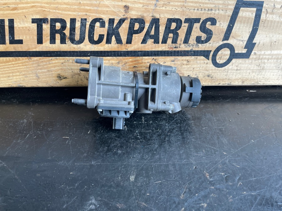 MERCEDES BRAKE VALVE A0044311506 - Válvula de freno para Camión: foto 2 MERCEDES BRAKE VALVE A0044311506 - Válvula de freno para Camión: foto 2