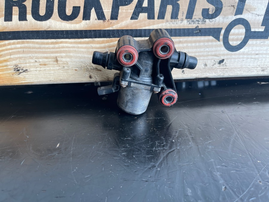 MERCEDES VALVE A0001531059 - Válvula de freno para Camión: foto 2 MERCEDES VALVE A0001531059 - Válvula de freno para Camión: foto 2