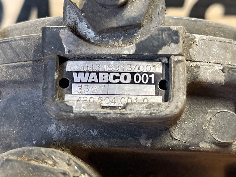 MERCEDES VALVE A0004318913 - Válvula de freno para Camión: foto 4 MERCEDES VALVE A0004318913 - Válvula de freno para Camión: foto 4