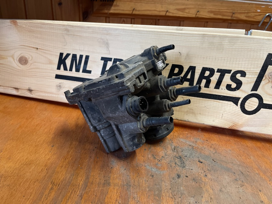 MERCEDES VALVE A0004318913 - Válvula de freno para Camión: foto 3 MERCEDES VALVE A0004318913 - Válvula de freno para Camión: foto 3