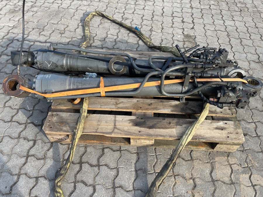 VOLVO CONSTRUCTION EXCAVATOR ECR145 BOOM CYLINDERS - Piezas de recambio para Excavadora de cadenas: foto 1 VOLVO CONSTRUCTION EXCAVATOR ECR145 BOOM CYLINDERS - Piezas de recambio para Excavadora de cadenas: foto 1