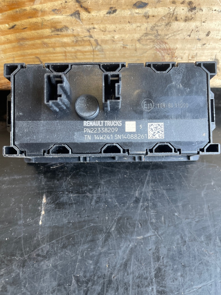 RENAULT SWITCH MODULE 7422338209 - Cabina e interior para Camión: foto 2 RENAULT SWITCH MODULE 7422338209 - Cabina e interior para Camión: foto 2