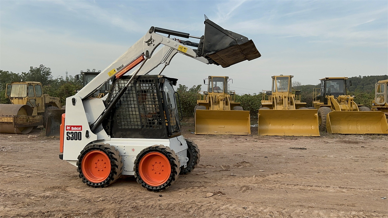 BOBCAT S300 - Minicargadora: foto 1 BOBCAT S300 - Minicargadora: foto 1