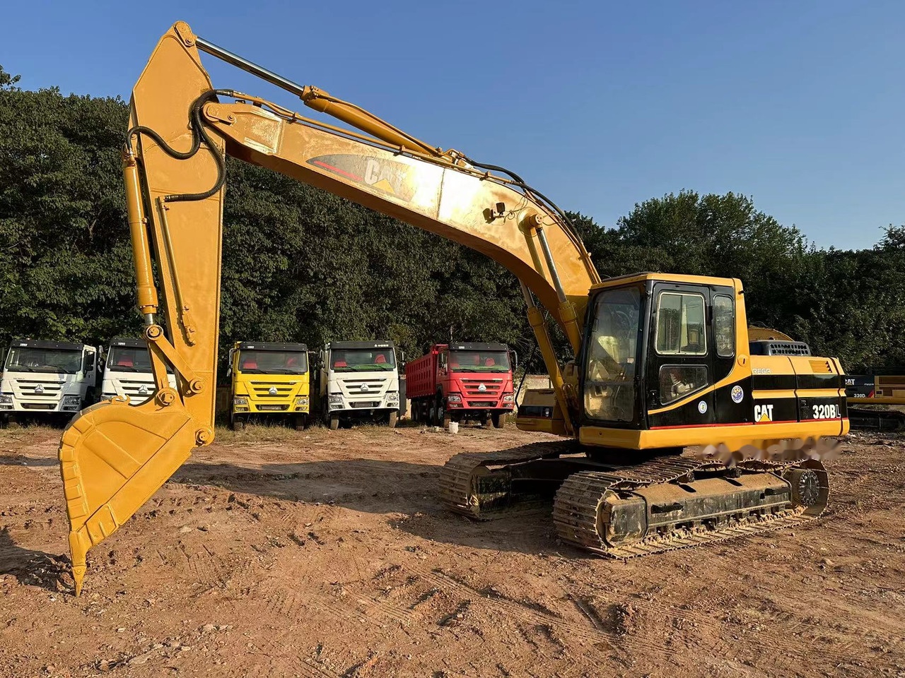 CATERPILLAR 320BL - Excavadora de cadenas: foto 1 CATERPILLAR 320BL - Excavadora de cadenas: foto 1