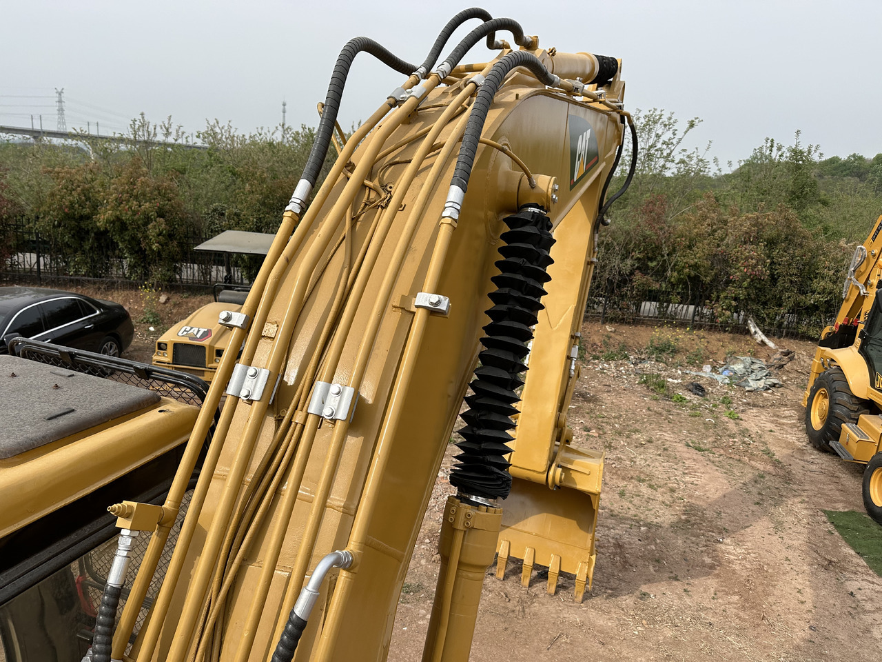 Excavadora de cadenas CATERPILLAR 320BL: foto 6