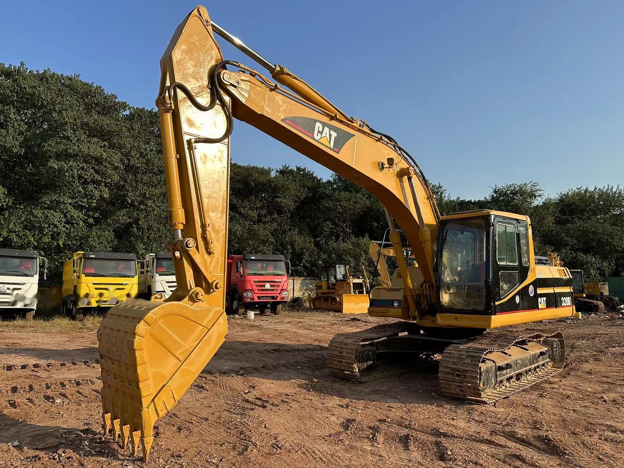 CATERPILLAR 320BL - Excavadora de cadenas: foto 3 CATERPILLAR 320BL - Excavadora de cadenas: foto 3