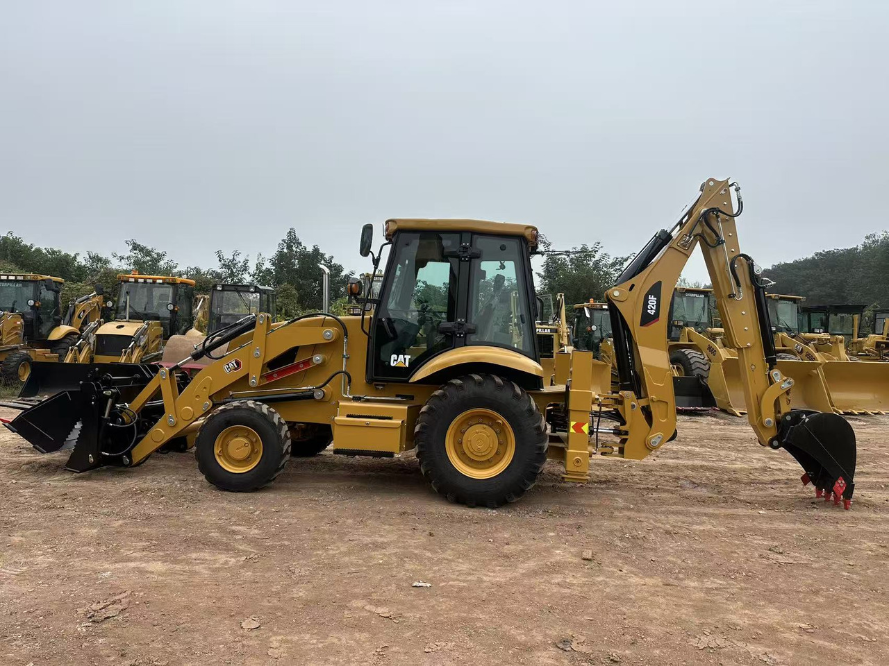 CATERPILLAR 420F2 - Retroexcavadora: foto 2 CATERPILLAR 420F2 - Retroexcavadora: foto 2