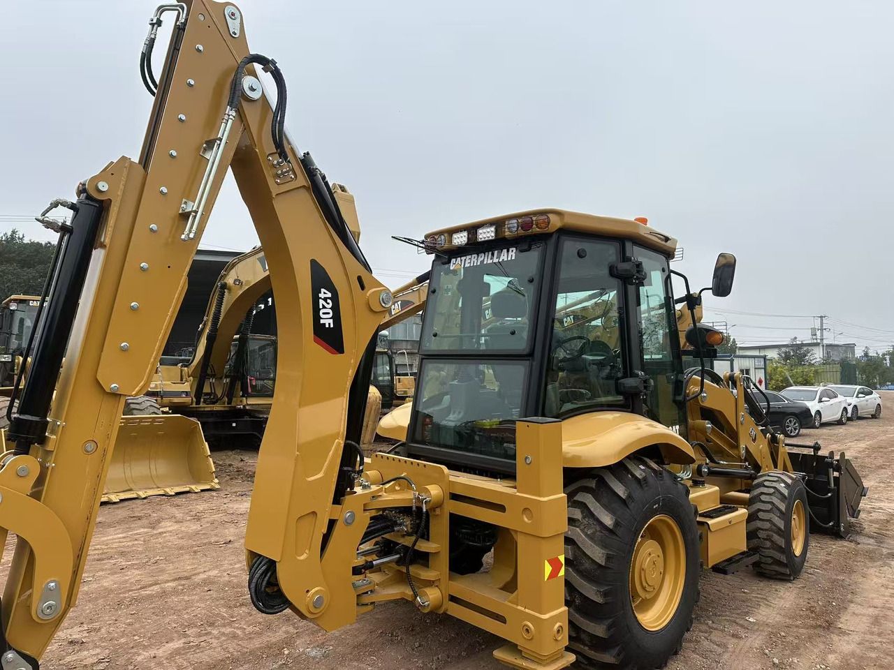 CATERPILLAR 420F2 - Retroexcavadora: foto 4 CATERPILLAR 420F2 - Retroexcavadora: foto 4