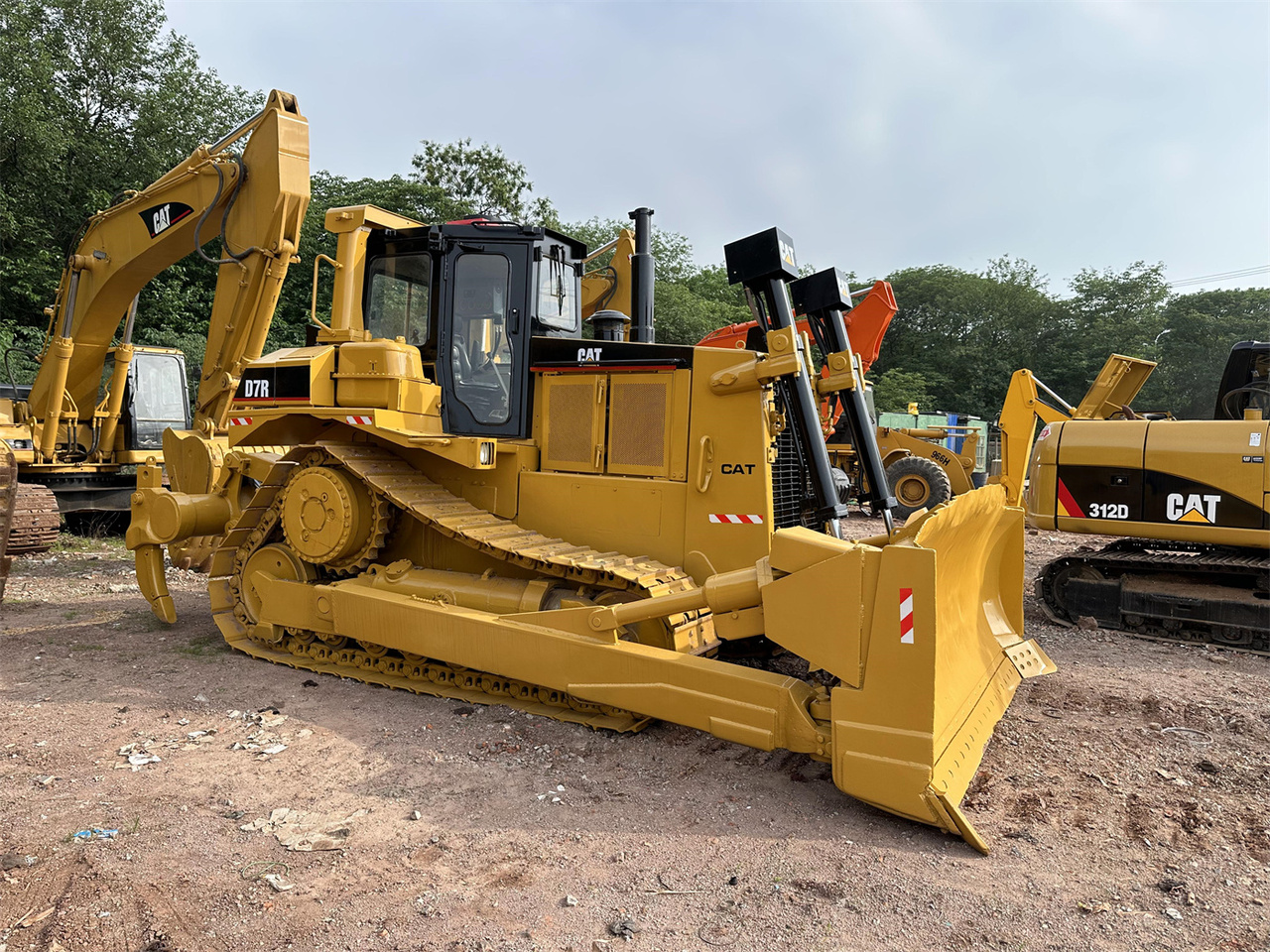 CATERPILLAR D7R - Bulldozer: foto 1 CATERPILLAR D7R - Bulldozer: foto 1