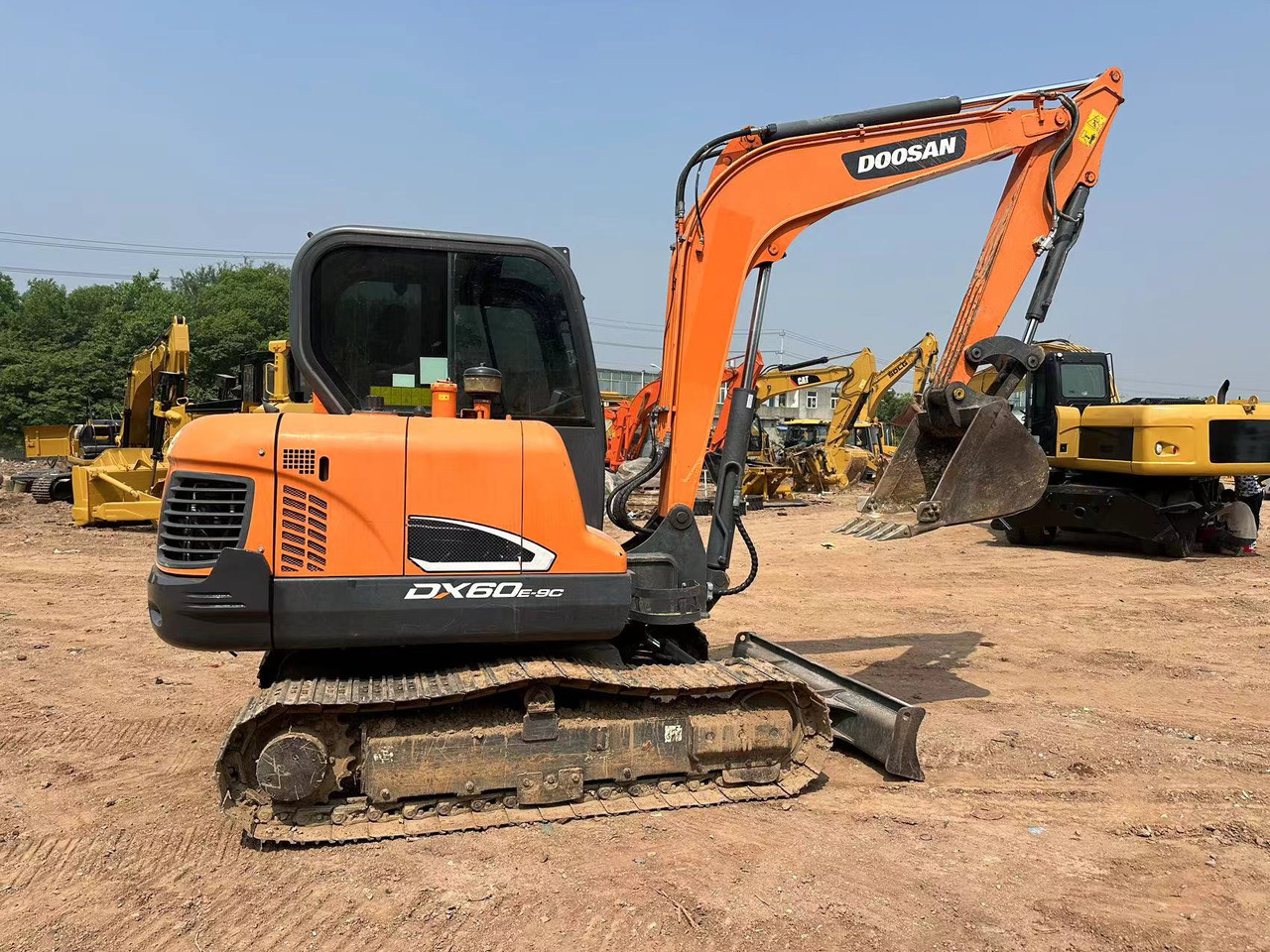 DOOSAN DX60 - Excavadora de cadenas: foto 1 DOOSAN DX60 - Excavadora de cadenas: foto 1