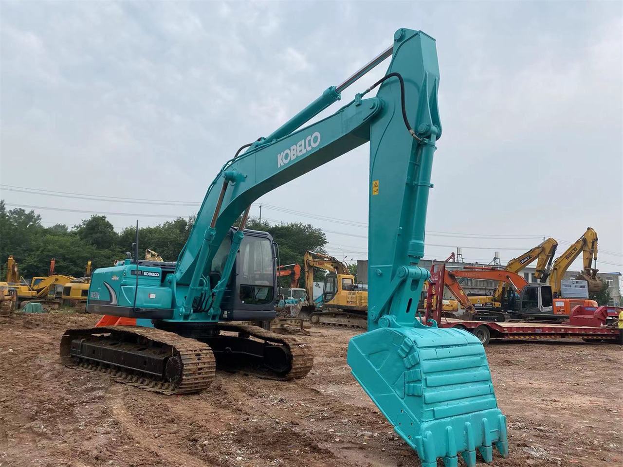 KOBELCO SK210LC-8 - Excavadora de cadenas: foto 2 KOBELCO SK210LC-8 - Excavadora de cadenas: foto 2