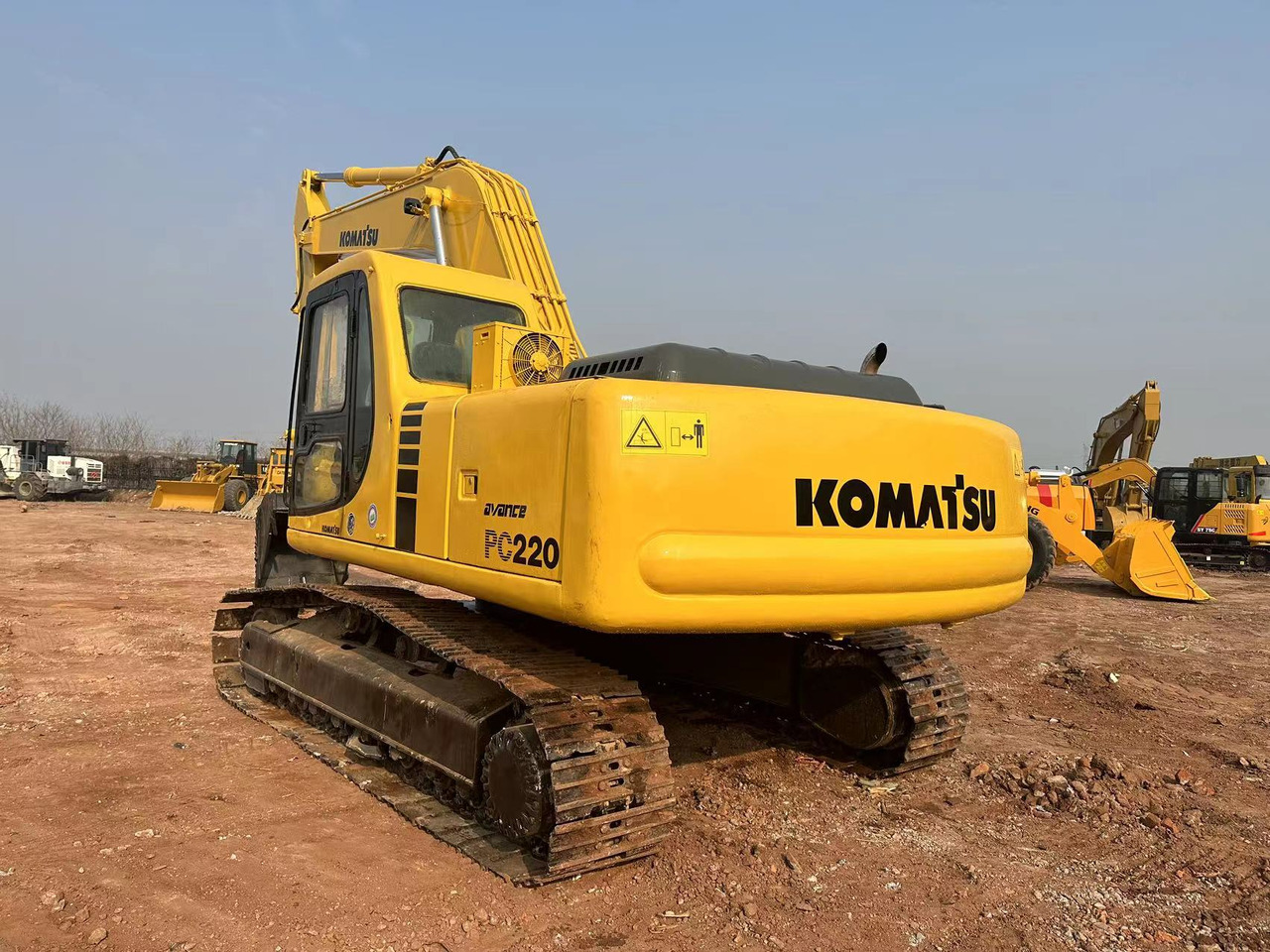 KOMATSU PC220-6 - Excavadora de cadenas: foto 5 KOMATSU PC220-6 - Excavadora de cadenas: foto 5