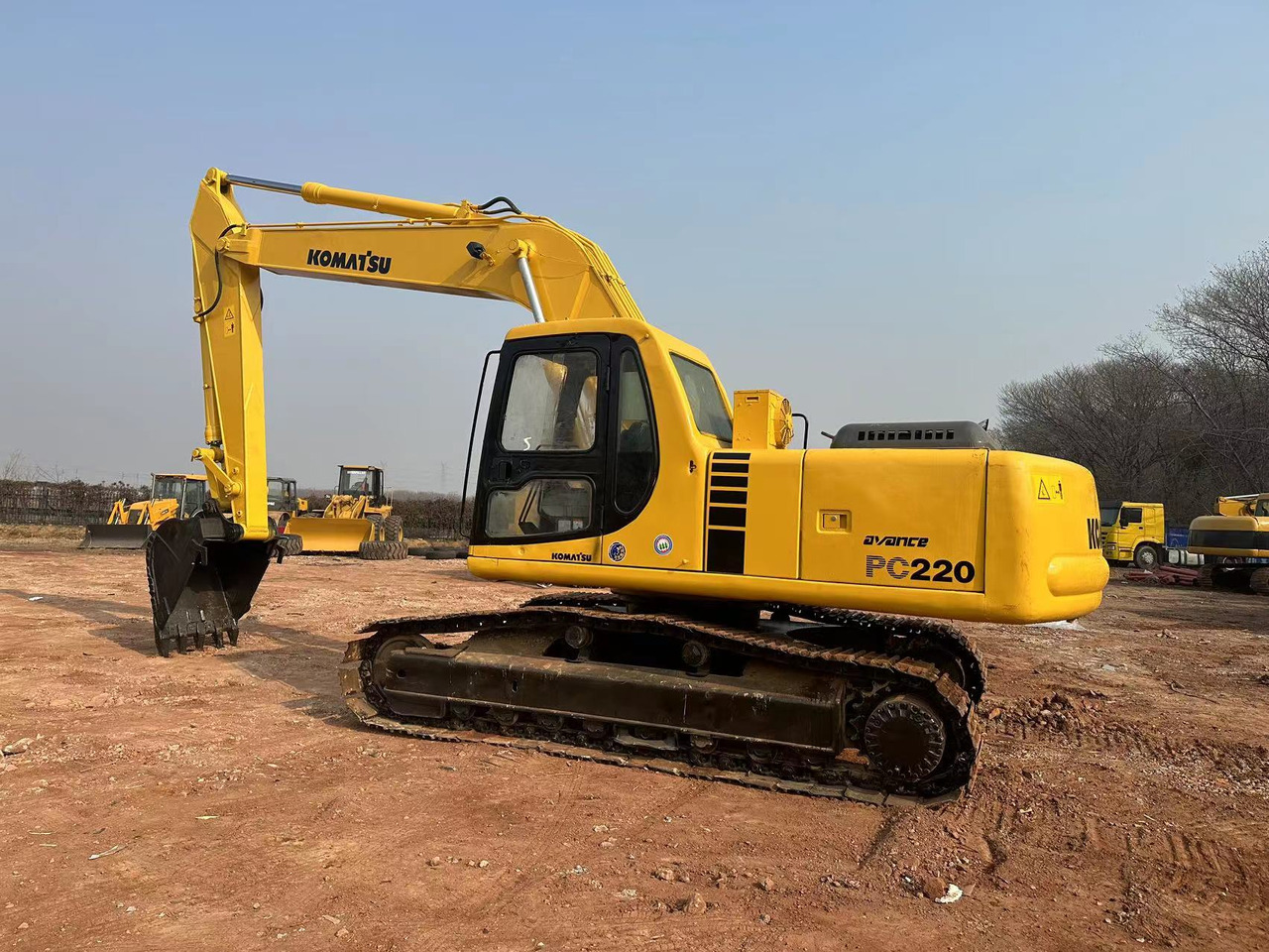KOMATSU PC220-6 - Excavadora de cadenas: foto 4 KOMATSU PC220-6 - Excavadora de cadenas: foto 4