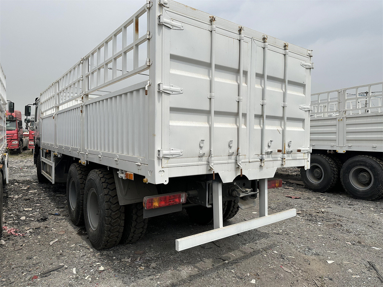 Camión transporte de ganado para transporte de animales SINOTRUK HOWO 371 Cargo truck: foto 7