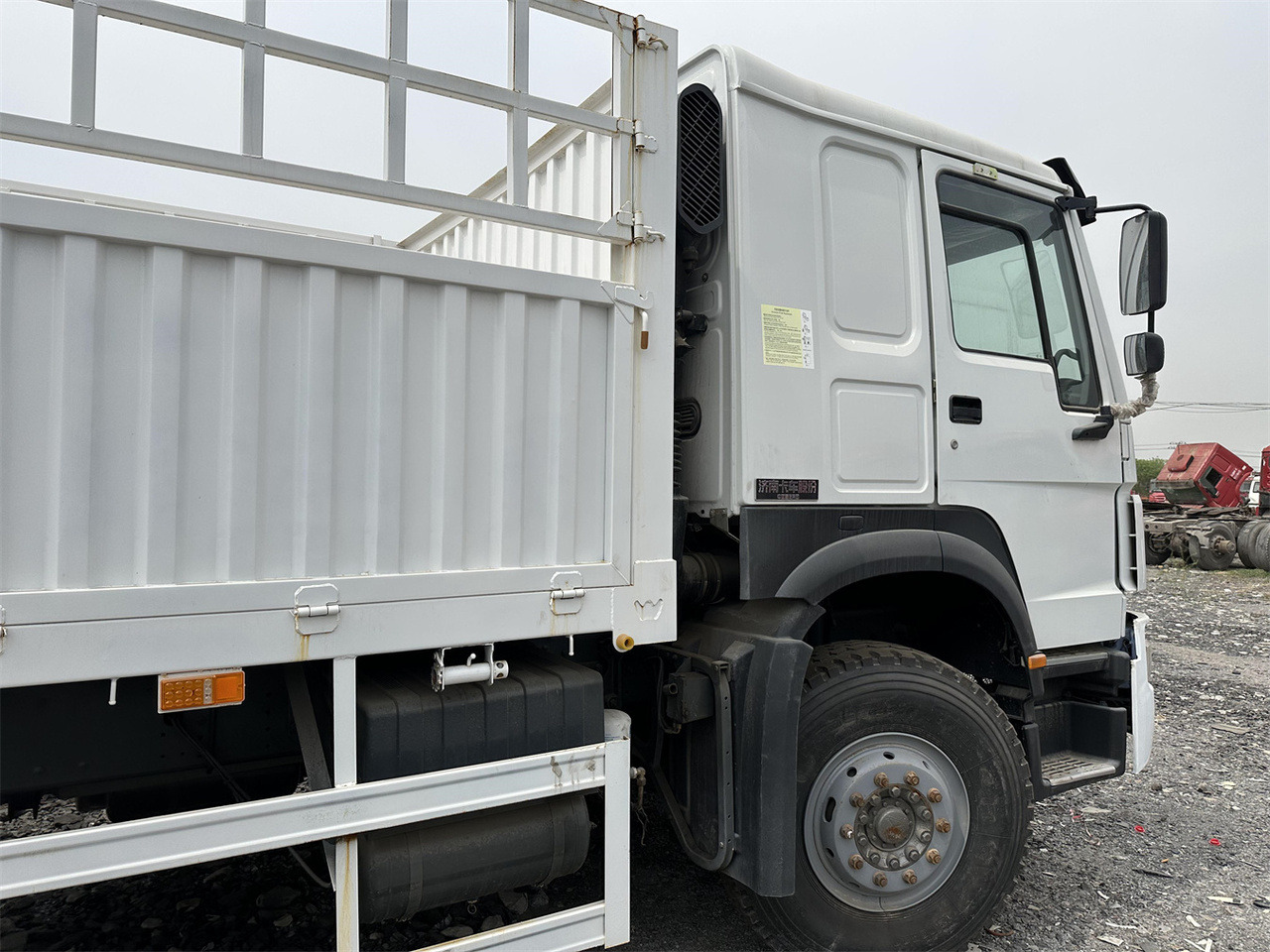 Camión transporte de ganado para transporte de animales SINOTRUK HOWO 371 Cargo truck: foto 8