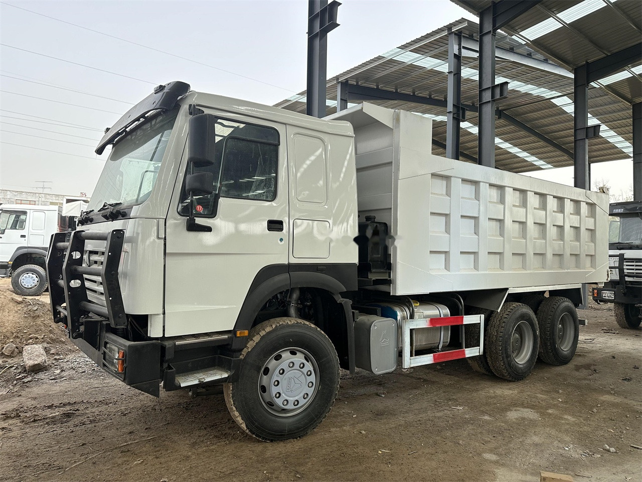 SINOTRUK HOWO 371 Dump Truck - Camión volquete: foto 2 SINOTRUK HOWO 371 Dump Truck - Camión volquete: foto 2