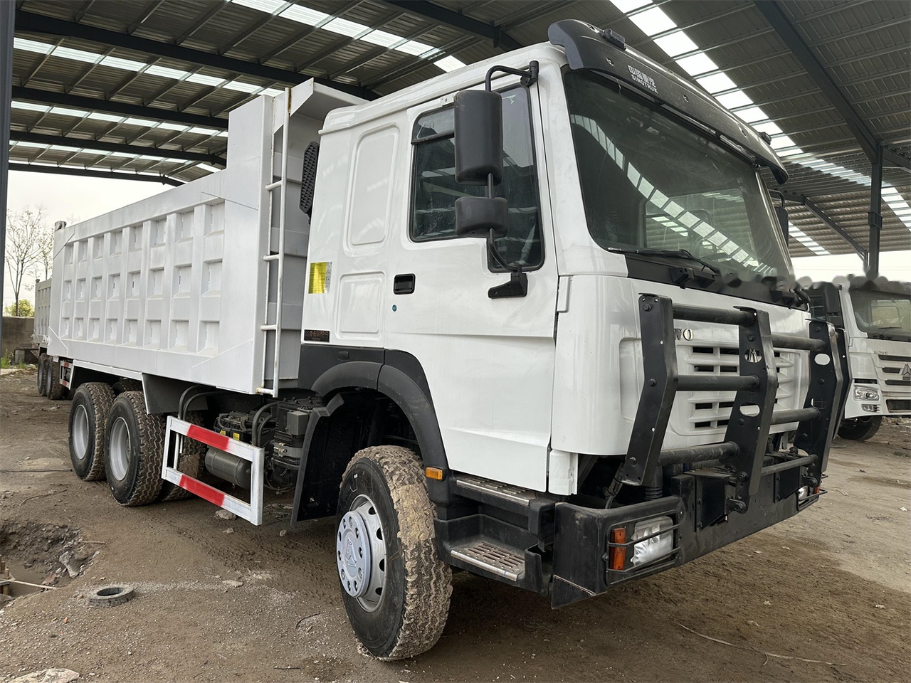 SINOTRUK HOWO 371 Dump Truck - Camión volquete: foto 3 SINOTRUK HOWO 371 Dump Truck - Camión volquete: foto 3