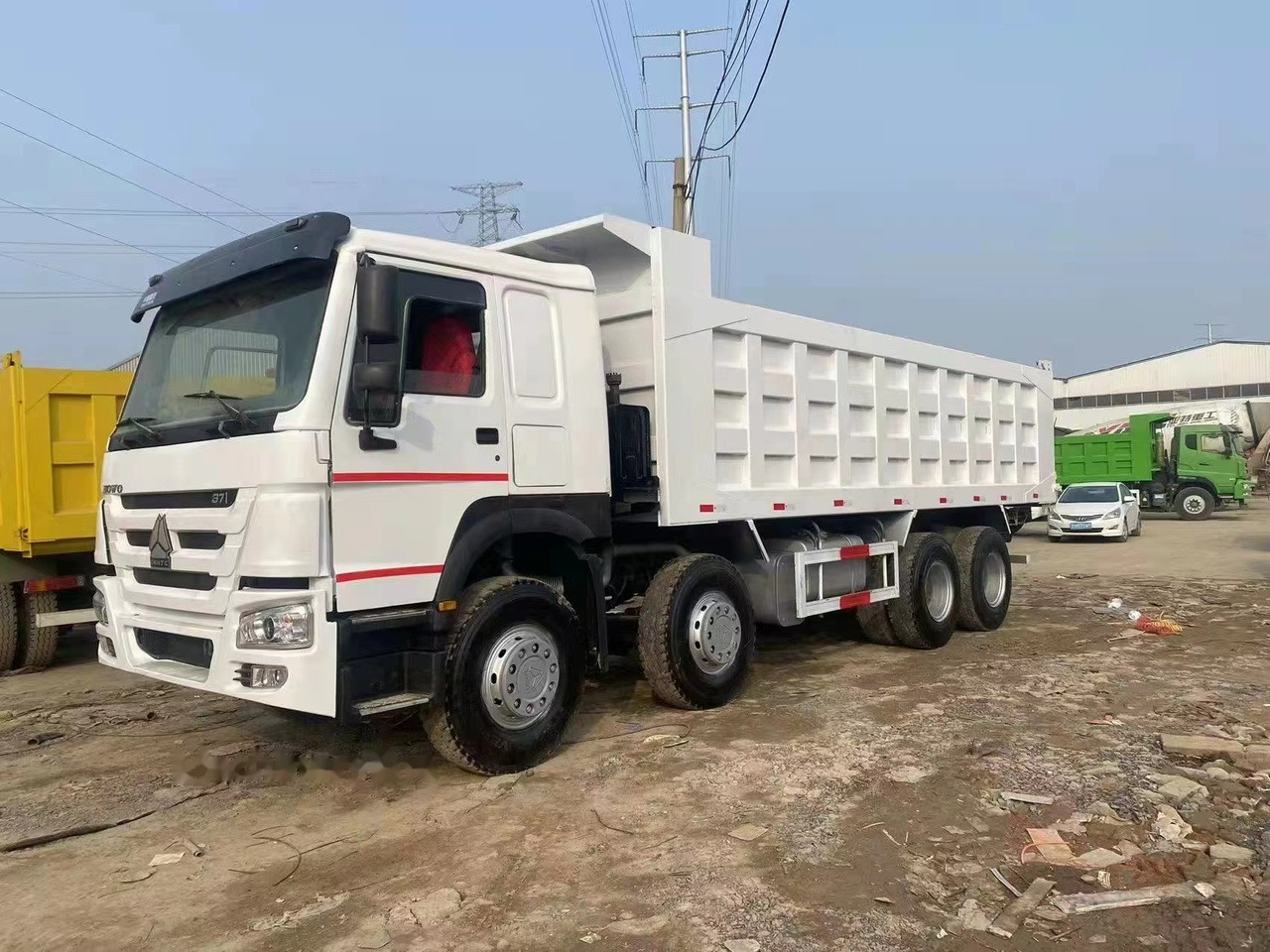 SINOTRUK HOWO 371 Tipper truck - Camión volquete: foto 1 SINOTRUK HOWO 371 Tipper truck - Camión volquete: foto 1