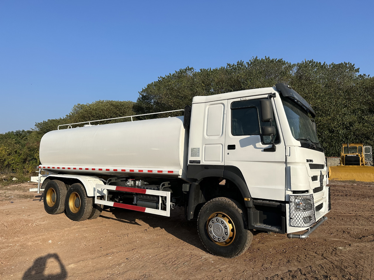 SINOTRUK HOWO 371 Water Tanker Truck - Camión cisterna: foto 2 SINOTRUK HOWO 371 Water Tanker Truck - Camión cisterna: foto 2