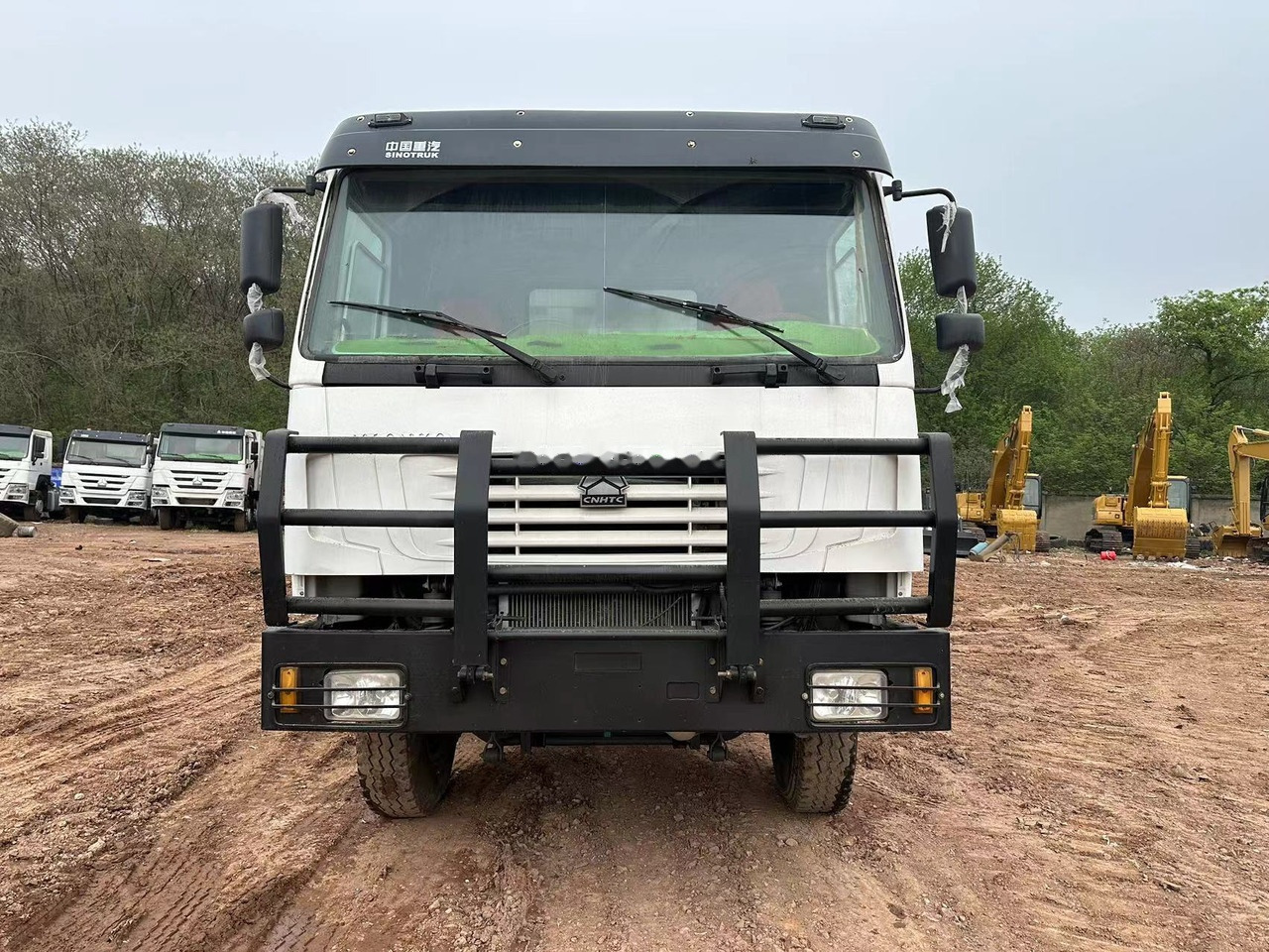 SINOTRUK HOWO 371 with Bumper - Camión volquete: foto 1 SINOTRUK HOWO 371 with Bumper - Camión volquete: foto 1