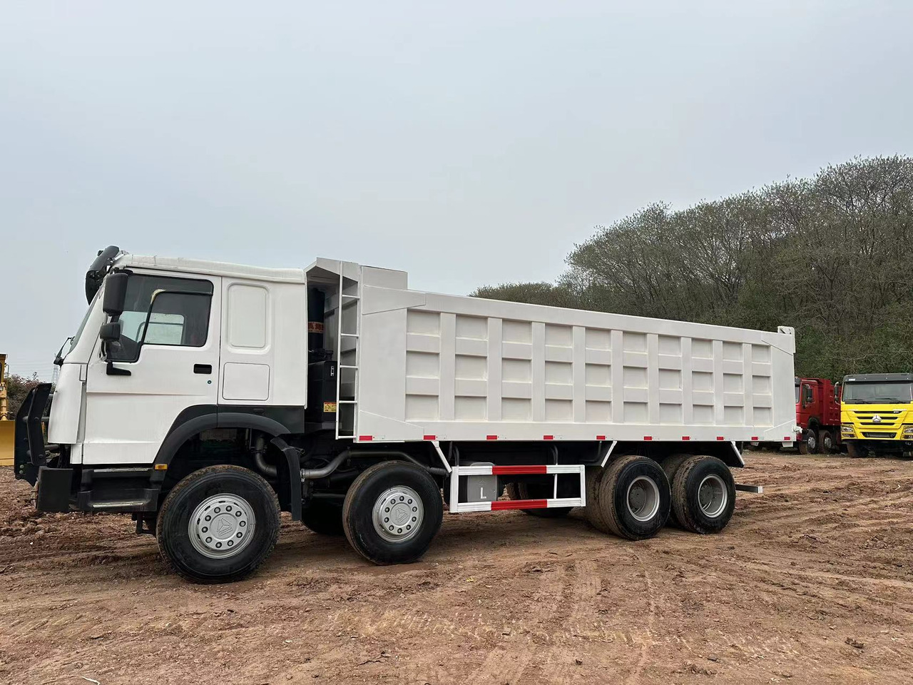 SINOTRUK HOWO 371 with Bumper - Camión volquete: foto 4 SINOTRUK HOWO 371 with Bumper - Camión volquete: foto 4