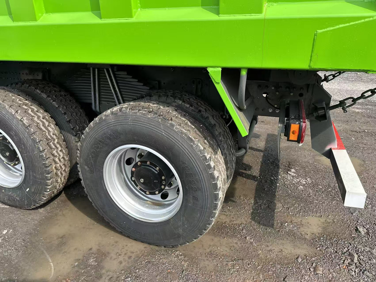 Camión volquete para transporte de materiales áridos SINOTRUK HOWO 420HP 8X4 Tipper Truck: foto 8