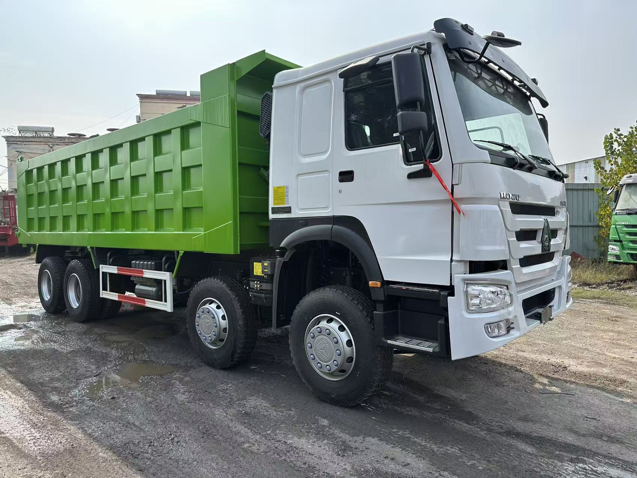 SINOTRUK HOWO 420HP 8X4 Tipper Truck - Camión volquete: foto 4 SINOTRUK HOWO 420HP 8X4 Tipper Truck - Camión volquete: foto 4