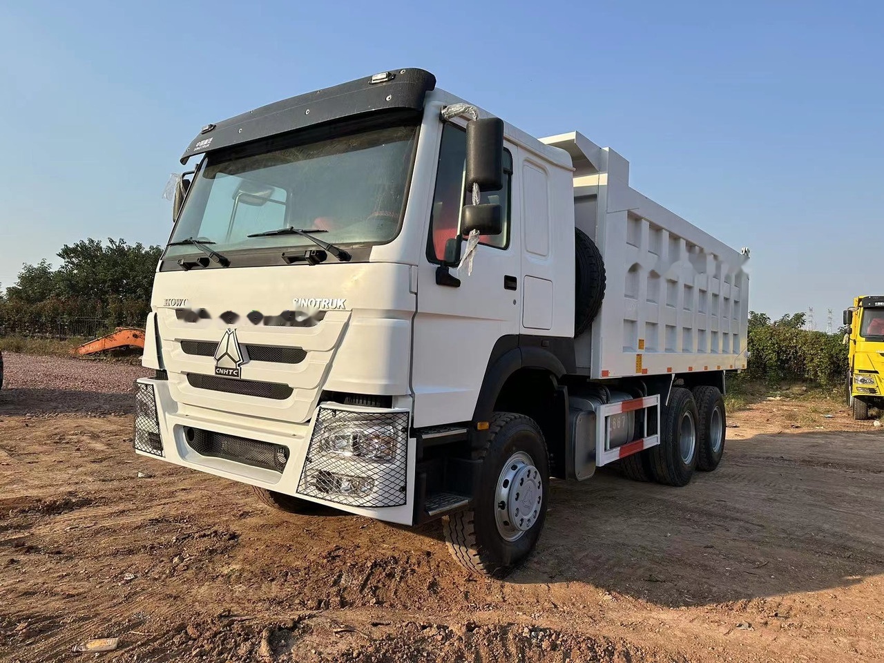 SINOTRUK HOWO HOWO 371 6x4 - Camión volquete: foto 2 SINOTRUK HOWO HOWO 371 6x4 - Camión volquete: foto 2