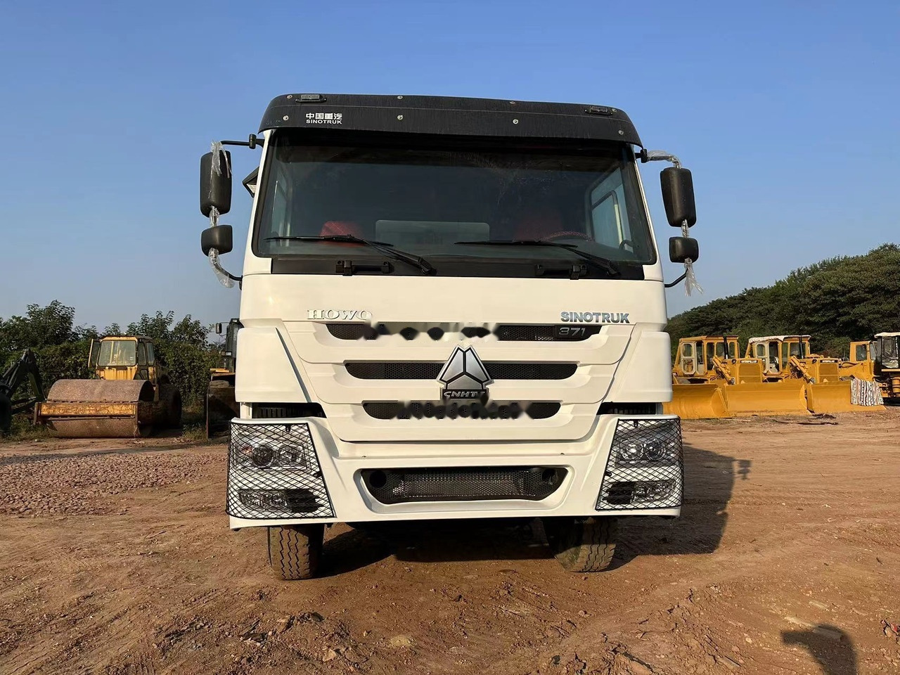 SINOTRUK HOWO HOWO 371 6x4 - Camión volquete: foto 4 SINOTRUK HOWO HOWO 371 6x4 - Camión volquete: foto 4