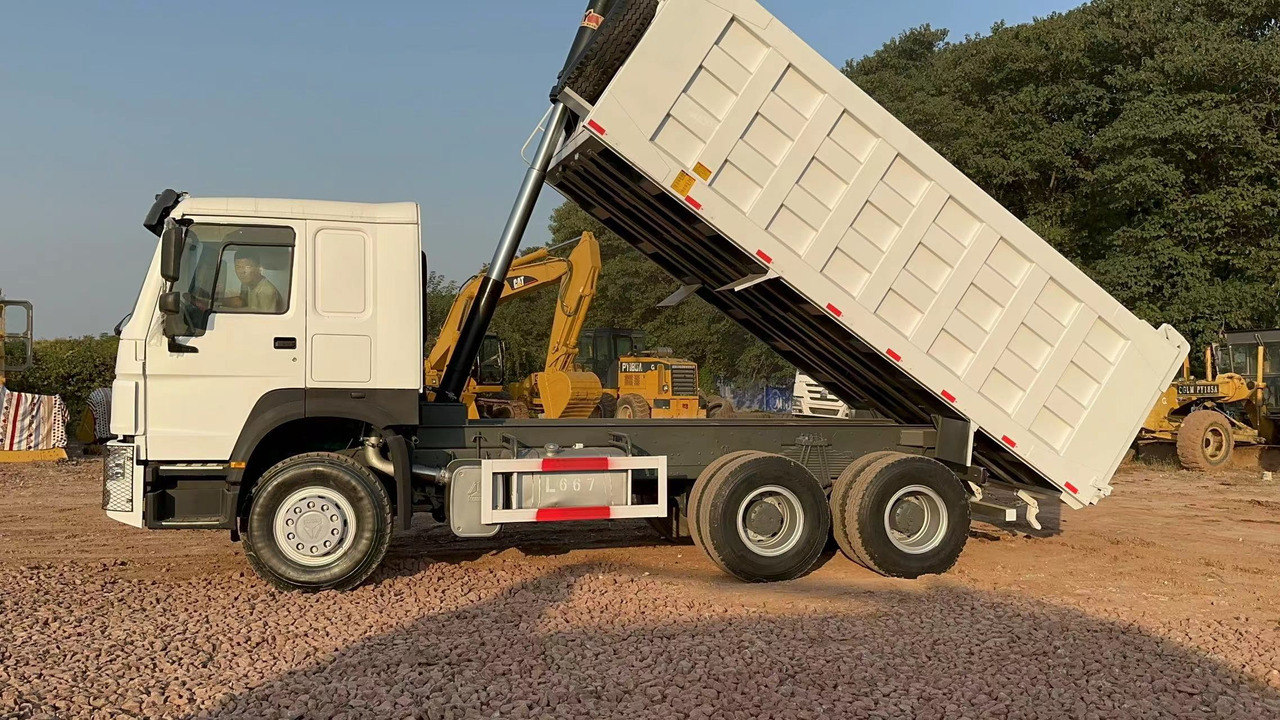 SINOTRUK HOWO HOWO 371 6x4 - Camión volquete: foto 4 SINOTRUK HOWO HOWO 371 6x4 - Camión volquete: foto 4