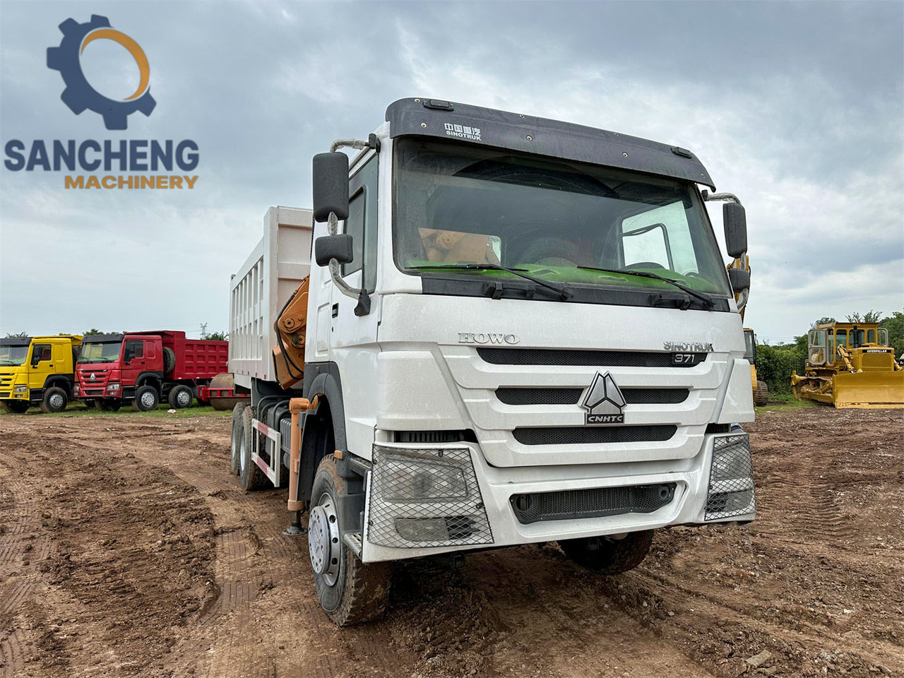 SINOTRUK Howo 371hp 6x4 crane truck - Camión grúa: foto 5 SINOTRUK Howo 371hp 6x4 crane truck - Camión grúa: foto 5