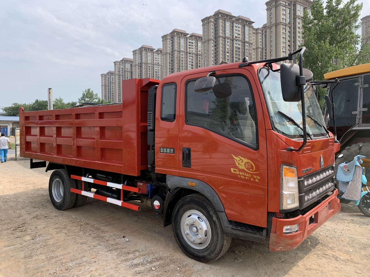 SINOTRUK Howo Dump truck 4x2 - Camión volquete: foto 1 SINOTRUK Howo Dump truck 4x2 - Camión volquete: foto 1
