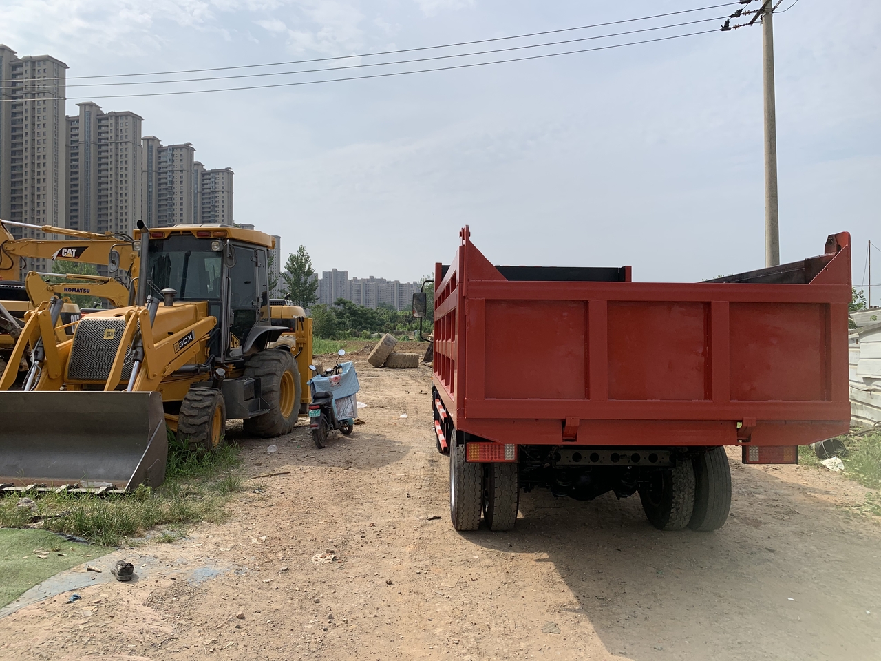 SINOTRUK Howo Dump truck 4x2 - Camión volquete: foto 5 SINOTRUK Howo Dump truck 4x2 - Camión volquete: foto 5
