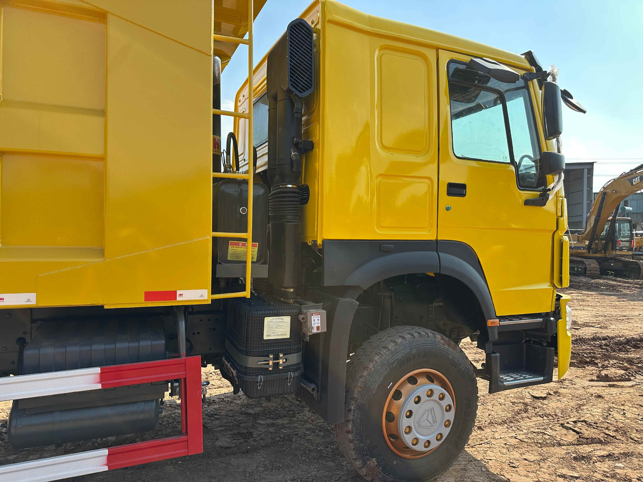 Camión volquete Sinotruk HOWO 400hp 6X4: foto 9