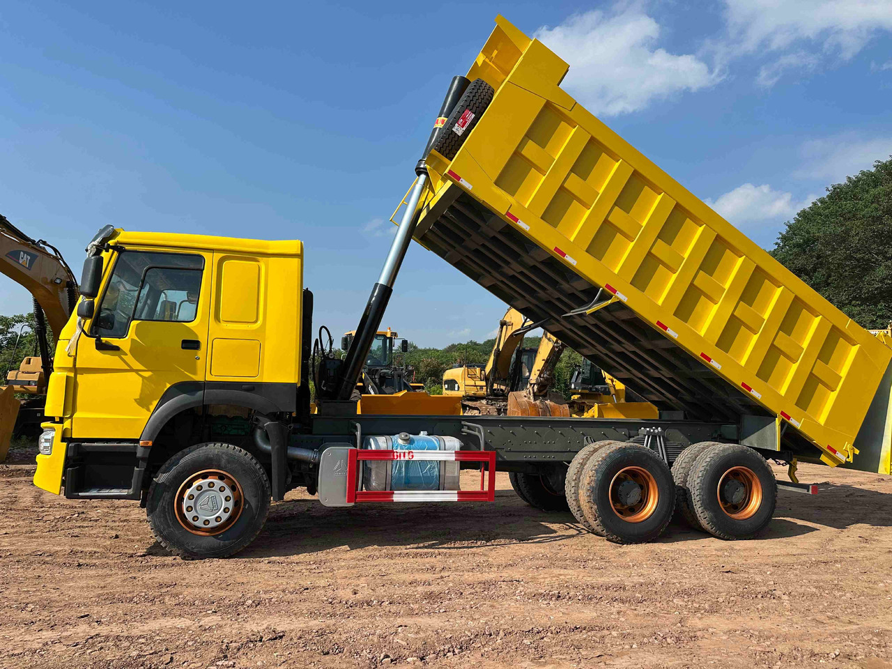 Sinotruk HOWO 400hp 6X4 - Camión volquete: foto 2 Sinotruk HOWO 400hp 6X4 - Camión volquete: foto 2