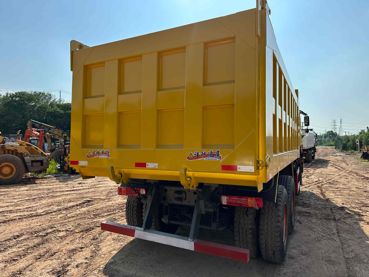 Camión volquete Sinotruk HOWO 400hp 6X4: foto 7