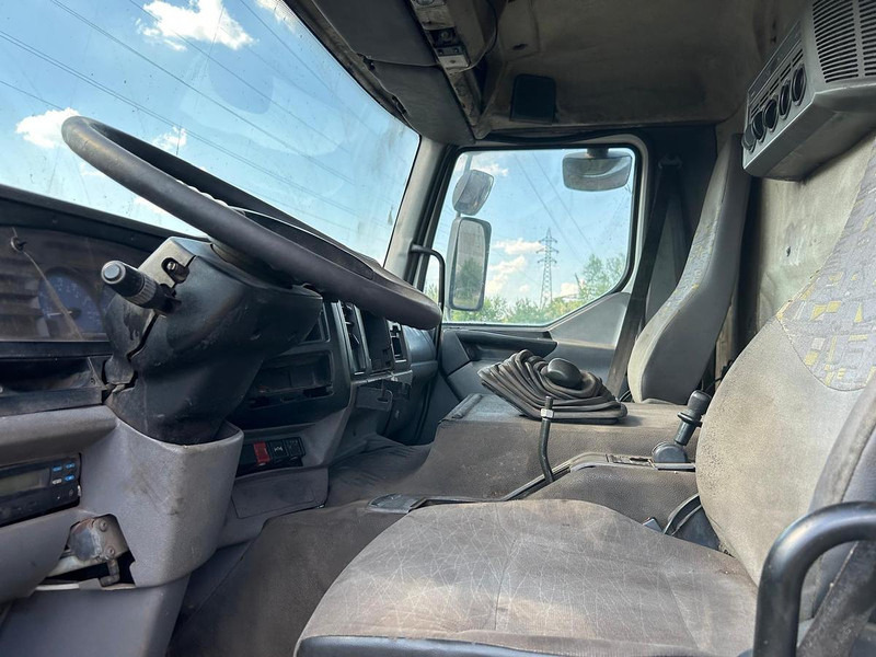 Camión cisterna Renault 320: foto 8 Camión cisterna Renault 320: foto 8