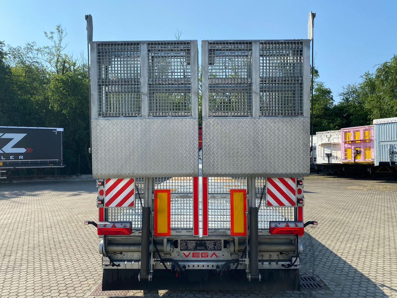 3 AXLE LOWBED (VEGA ITALIANO) - Semirremolque góndola rebajadas: foto 3 3 AXLE LOWBED (VEGA ITALIANO) - Semirremolque góndola rebajadas: foto 3