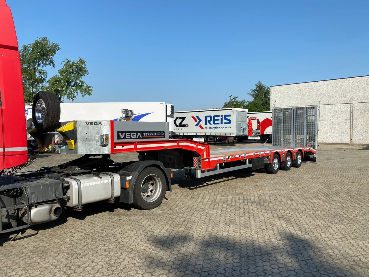 3 AXLE LOWBED (VEGA ITALIANO) - Semirremolque góndola rebajadas: foto 2 3 AXLE LOWBED (VEGA ITALIANO) - Semirremolque góndola rebajadas: foto 2