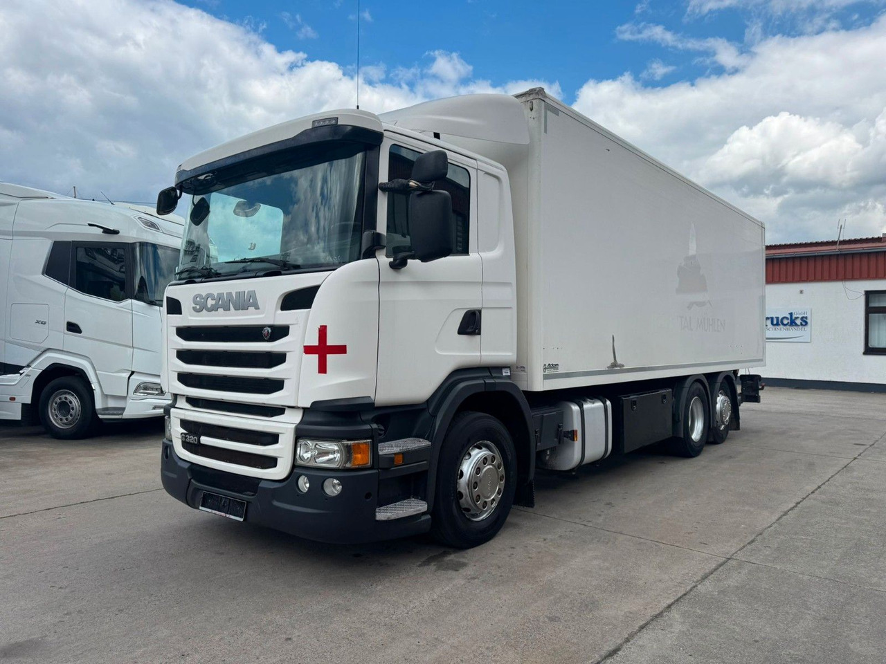 Scania P 380 * KOFFER * LBW 3 TON * LENK / LIFTACHSE * - Camión caja cerrada: foto 1 Scania P 380 * KOFFER * LBW 3 TON * LENK / LIFTACHSE * - Camión caja cerrada: foto 1