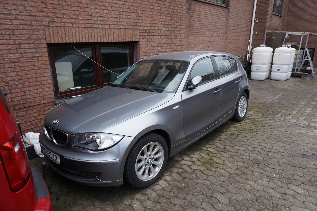 BMW 116i - Sedan: foto 1 BMW 116i - Sedan: foto 1