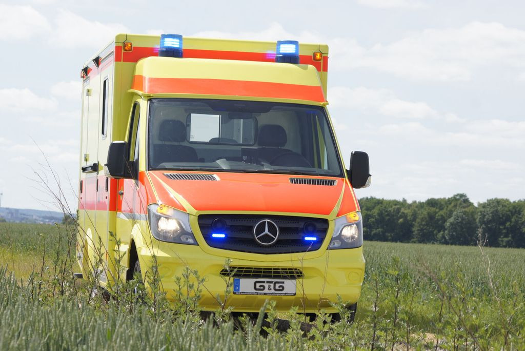 Mercedes-Benz Sprinter 519 // Mod. 2017 // 1 J Garantie // - Ambulancia: foto 2 Mercedes-Benz Sprinter 519 // Mod. 2017 // 1 J Garantie // - Ambulancia: foto 2