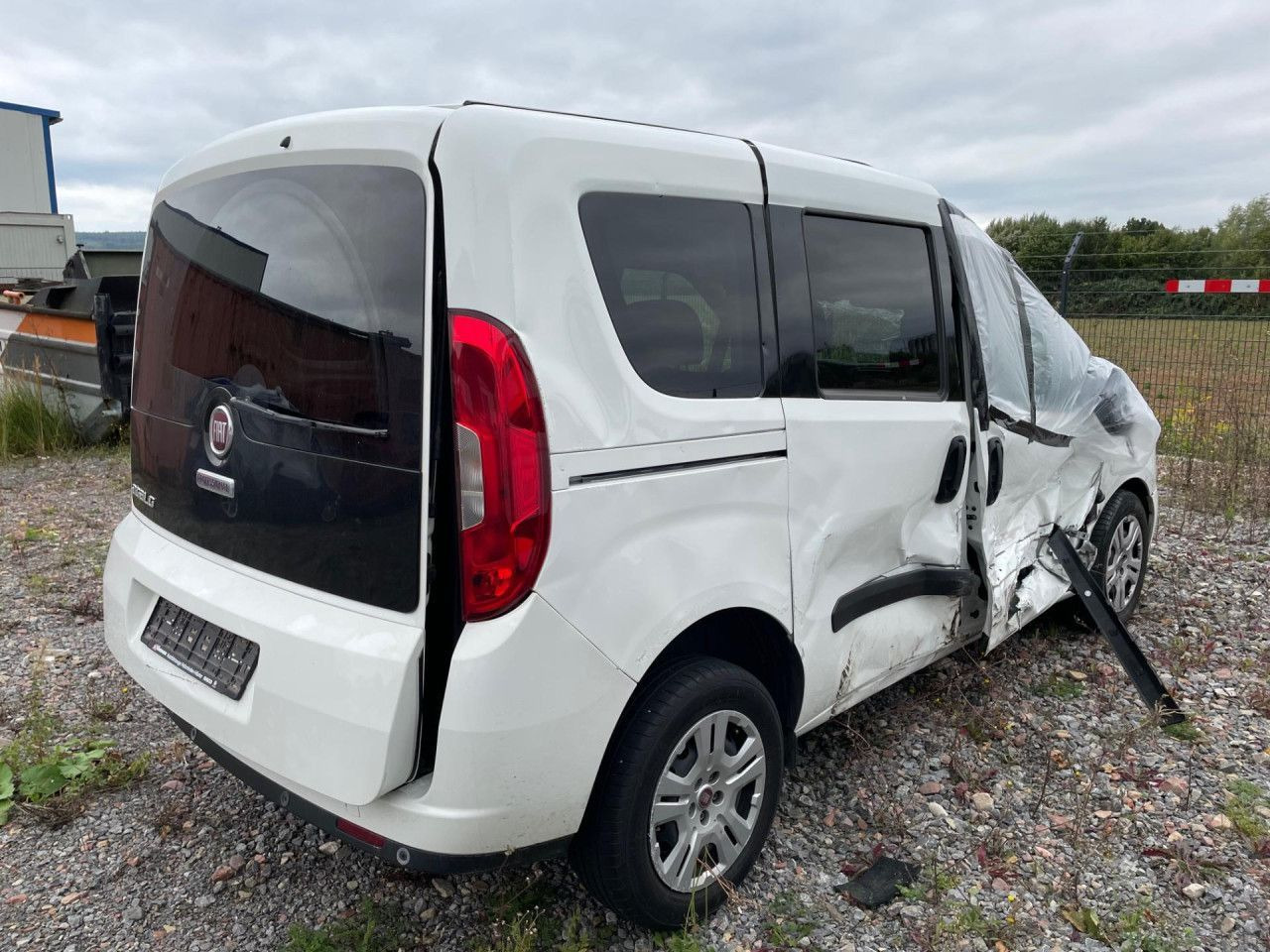 Fiat Doblo Maxi 1.6 M-Jet Euro6 Klima ZV - Furgoneta de pasajeros: foto 3 Fiat Doblo Maxi 1.6 M-Jet Euro6 Klima ZV - Furgoneta de pasajeros: foto 3