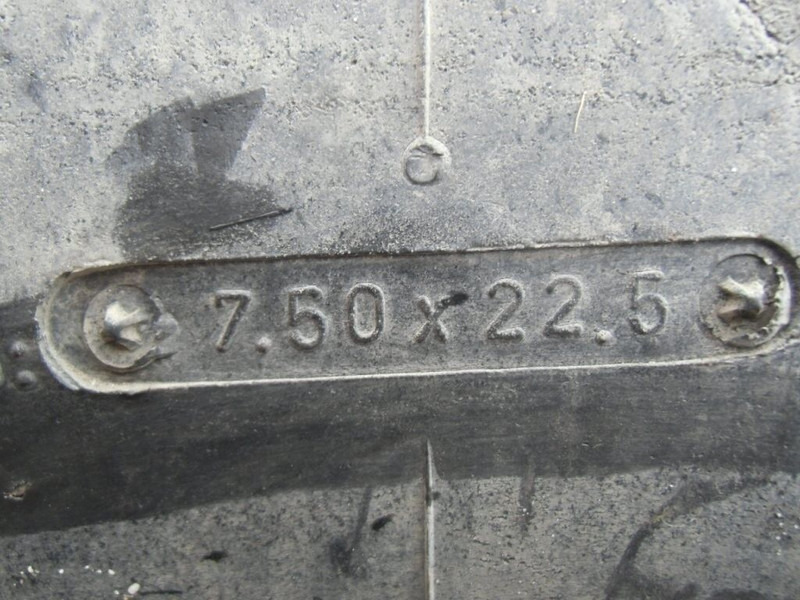 Onbekend Kraanband - Neumáticos y llantas: foto 3 Onbekend Kraanband - Neumáticos y llantas: foto 3