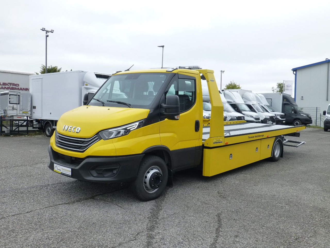 Iveco DAILY 72C18 Schiebeplateu Luftfed Navi Hubbrille - Grua de remolque autos: foto 2 Iveco DAILY 72C18 Schiebeplateu Luftfed Navi Hubbrille - Grua de remolque autos: foto 2