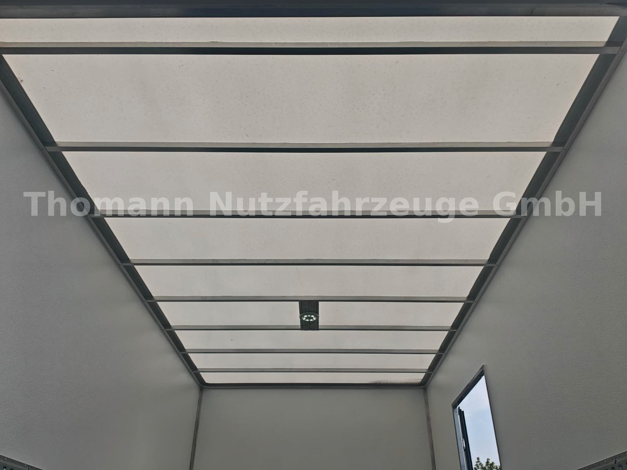 Furgoneta caja cerrada Iveco Daily 35S18 Koffer + LBW Navi/ACC Tempomat: foto 24 Furgoneta caja cerrada Iveco Daily 35S18 Koffer + LBW Navi/ACC Tempomat: foto 24