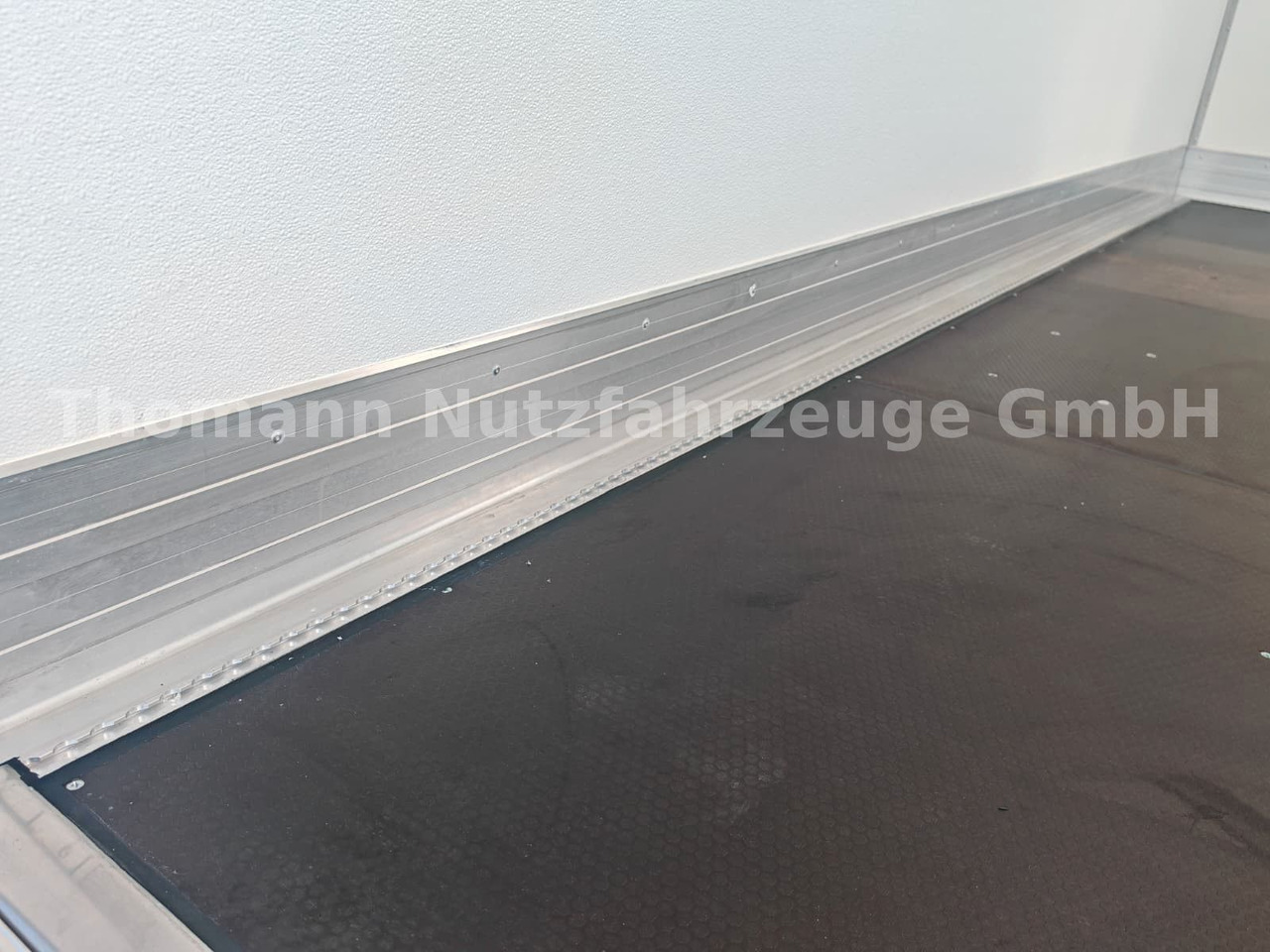 Furgoneta caja cerrada Iveco Daily 35S18 Koffer + LBW Navi/ACC Tempomat: foto 29 Furgoneta caja cerrada Iveco Daily 35S18 Koffer + LBW Navi/ACC Tempomat: foto 29